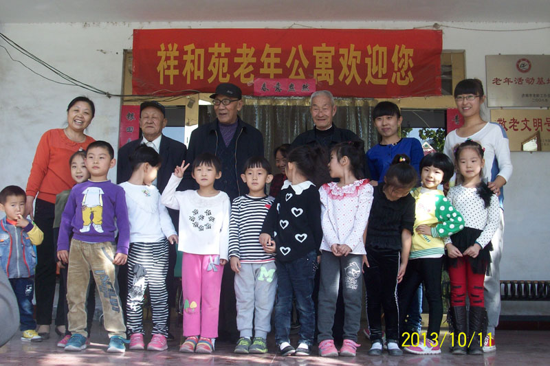 郭店中心幼儿园和卓越幼儿园来祥和公寓做义工